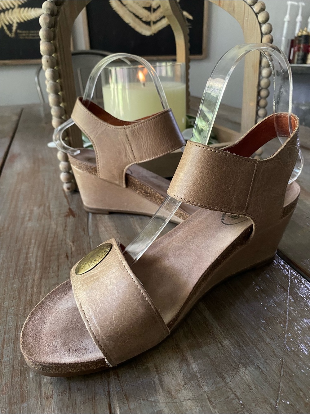 Taos Carousel 2 Leather Wedge Sandals
Adjustable 38 7-7.5 Light Brown Taupe Tan